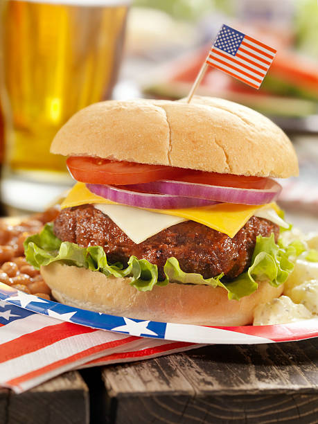 4 juillet burger et bière - garden decoration photos et images de collection