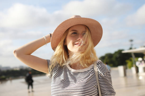 a young woman in paris - travel photos et images de collection
