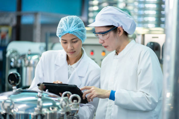 asian woman teaching team work in working on food and beverage safety. - food stock pictures, royalty-free photos & images