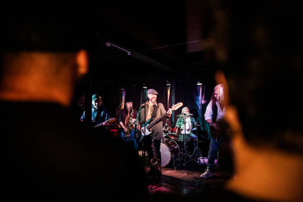 band of friends performing at a nightclub - concert stock pictures, royalty-free photos & images