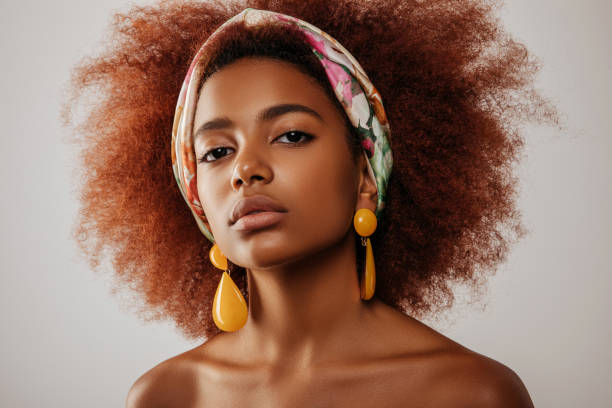 beautiful afro girl with earrings - hairstyle stock pictures, royalty-free photos & images