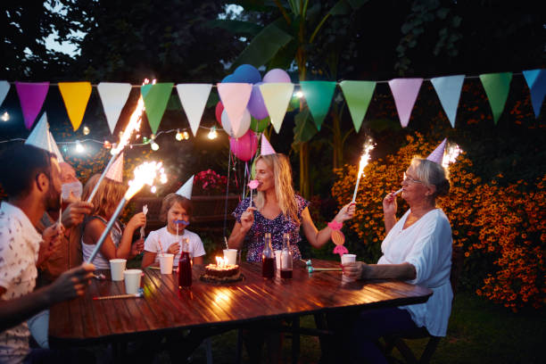 birthday party - garden decoration stockfoto's en -beelden