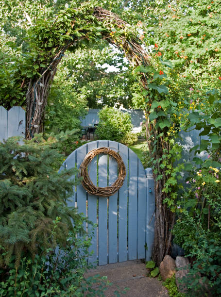 blue garden gate - garden decoration stockfoto's en -beelden