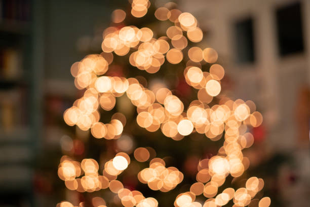 bokeh image of christmas tree - home decoration stock pictures, royalty-free photos & images