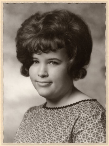 bouffant et 1963 - hairstyle photos et images de collection