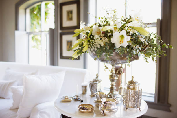 bouquet and silver on living room table - home decoration stock pictures, royalty-free photos & images