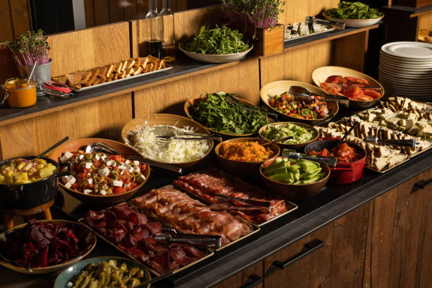 buffettisch im restaurant - food stock-fotos und bilder