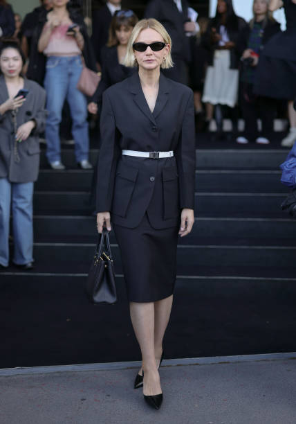 Carey Mulligan arrives at the Prada fashion show during the Milan Womenswear Spring/Summer 2025 on September 19, 2024 in Milan, Italy.