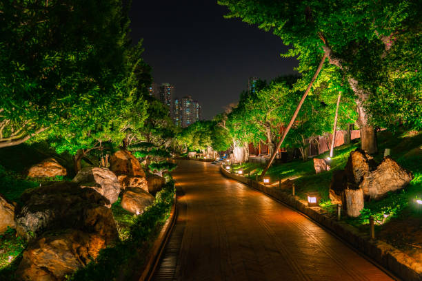 chi lin nunnery ist ein großer buddhistischer tempelkomplex in diamond hill, kowloon, hongkong. - garden decoration stock-fotos und bilder