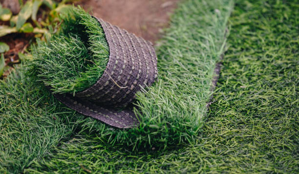 close up of green artificial turf used for covering sport arena or garden. - garden decoration stock pictures, royalty-free photos & images