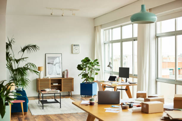 computer monitor on desk at home office - home decoration stock pictures, royalty-free photos & images