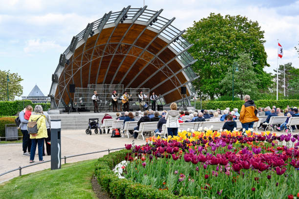 concert shell in the baltic seaside resort heringsdorf on the island of usedom - concert stockfoto's en -beelden