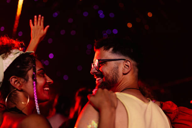 couple having fun at a music festival - concert stock pictures, royalty-free photos & images