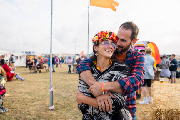 couple in love at a music festival - concert stock pictures, royalty-free photos & images