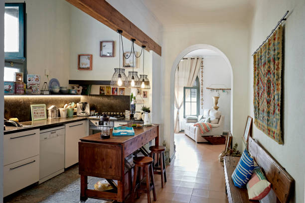 cuisine domestique rustique dans la maison espagnole - home decoration photos et images de collection