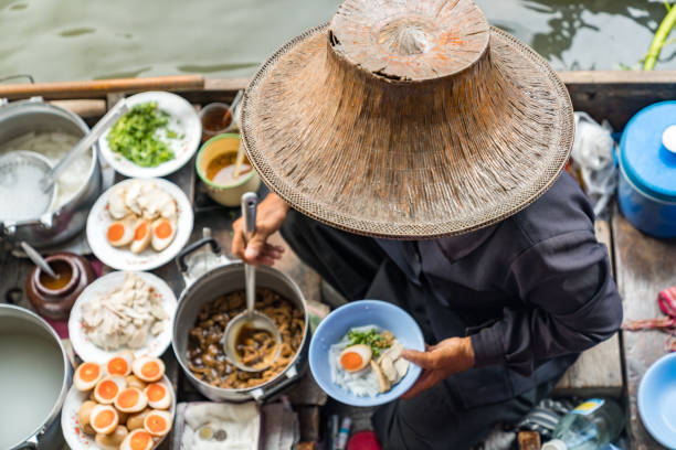 damnoen saduak floating market - food stock pictures, royalty-free photos & images