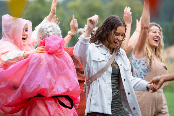 dancing with their best friends - concert stock pictures, royalty-free photos & images