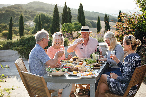 de bons moments avec de grands amis - travel photos et images de collection