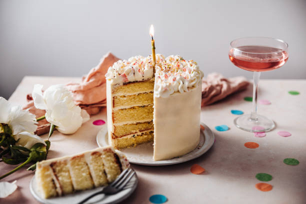 de verjaardagscake van de de fruit van de hartstocht - home decoration stockfoto's en -beelden