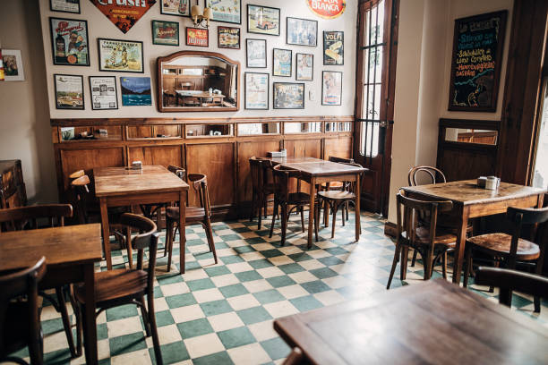 dentro del café de la ciudad en buenos aires - home decoration fotografías e imágenes de stock