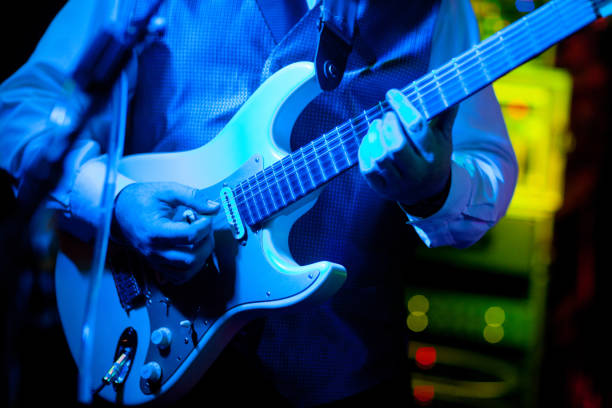 dynamic stage lighting paints the music - concert stock pictures, royalty-free photos & images