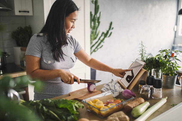 faire un repas sain - food photos et images de collection