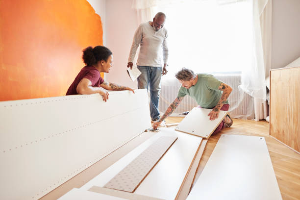 family arranging planks while renovating home - home decoration fotografías e imágenes de stock