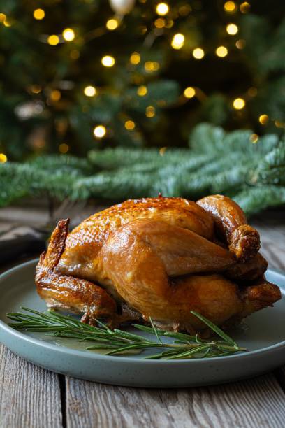 festive christmas food, fresh baked chicken (turkey) on a wooden background. festive food. - junk food stock pictures, royalty-free photos & images