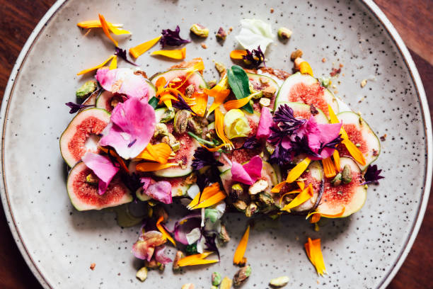 fig toast with edible flowers, directly above view - food stock pictures, royalty-free photos & images