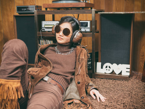 fille de rétro années 70 - fashion photos et images de collection