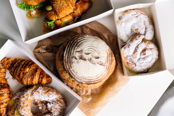 fresh bread and pastries home delivery in eco packaging - junk food stock pictures, royalty-free photos & images