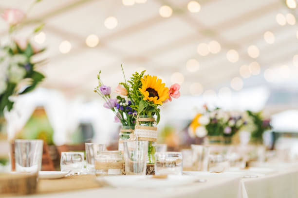 fresh flowers wedding decoration. - home decoration stock pictures, royalty-free photos & images