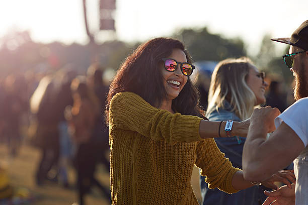 friends dancing at big festival concert - concert stockfoto's en -beelden