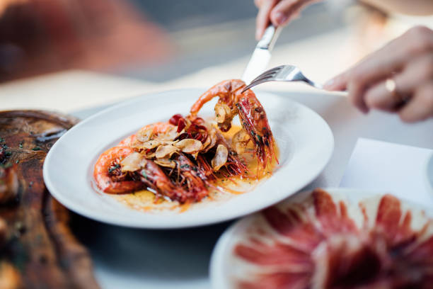gambas à la plancha (spanish-style grilled shrimps) - food photos et images de collection