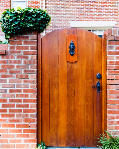 garden door - garden decoration stockfoto's en -beelden