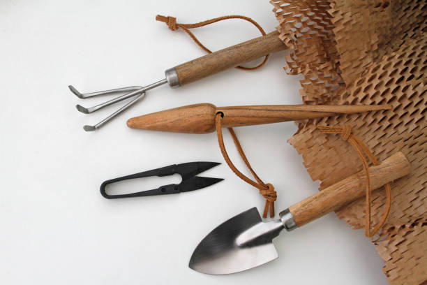 gardening tools on table - garden decoration photos et images de collection