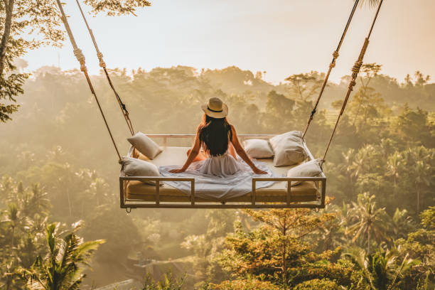 genieten van het spectaculaire uitzicht - travel stockfoto's en -beelden