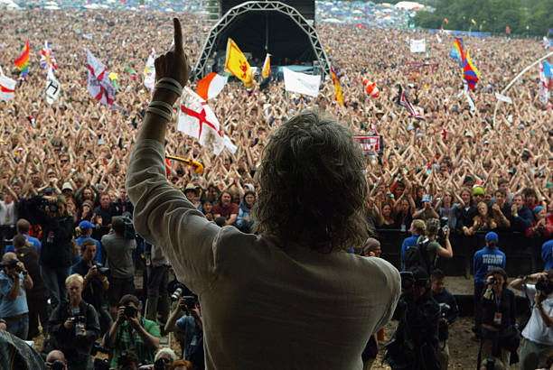 glastonbury music festival 2005 - day 2 - concert stock pictures, royalty-free photos & images