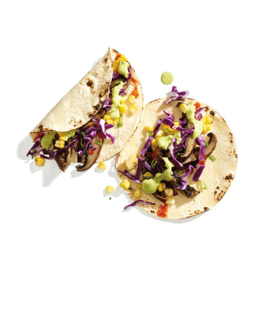grilled corn and portabello tacos - food photos et images de collection