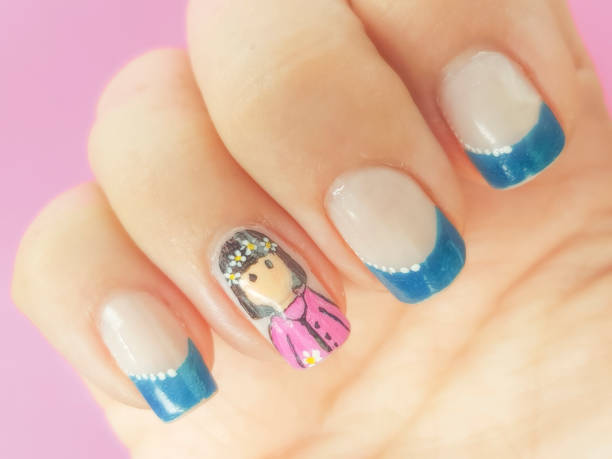 hand showing doll design nail art, pastel colors - nails art photos et images de collection