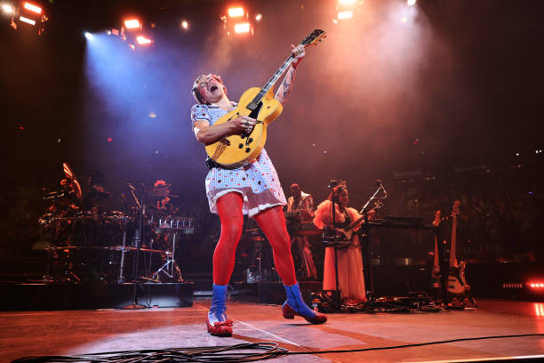 Harry Styles performs onstage at Harry Styles "Harryween" Fancy Dress Party at Madison Square Garden on October 30, 2021 in New York City.