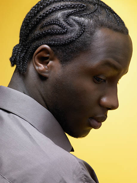 hombre con cornrow estilo - hairstyle fotografías e imágenes de stock