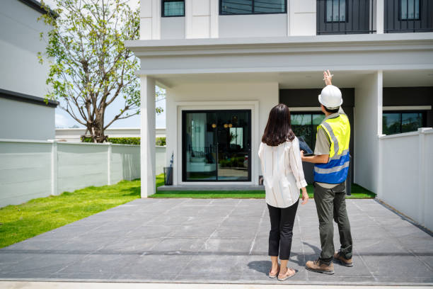 home inspector discusses issues with homeowners - home decoration stock pictures, royalty-free photos & images