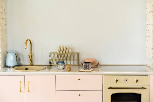 home kitchen. sink, stove, work surface, hob, oven, plate drying rack - home decoration stock pictures, royalty-free photos & images