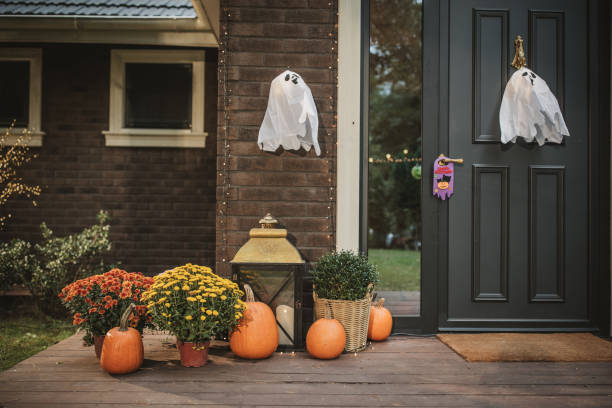 house decorated for halloween - garden decoration stock pictures, royalty-free photos & images