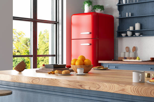 intérieur de cuisine rétro confortable avec un réfrigérateur rouge et un comptoir ktichen - food photos et images de collection