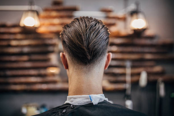 knappe mens met modern kapsel - hairstyle stockfoto's en -beelden