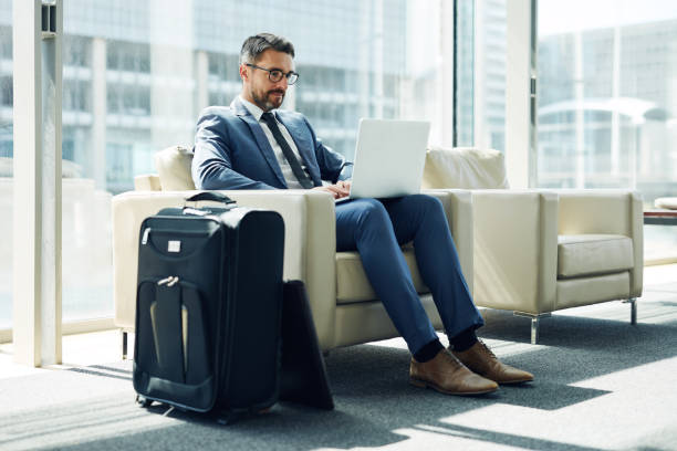 last-minute-arbeit, bevor er bretter - travel stock-fotos und bilder