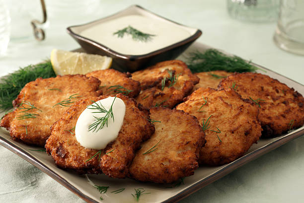 latkes with garnishes and dressing - food stockfoto's en -beelden