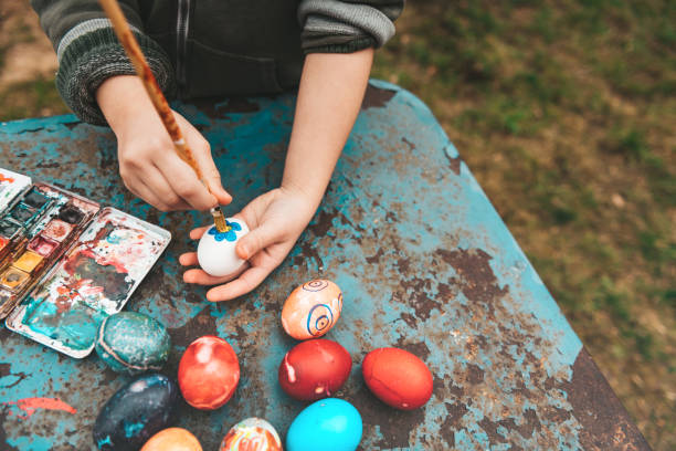 little girl painting flower on easter egg - garden decoration stock pictures, royalty-free photos & images